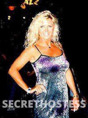 40 year old Escort in Tampa FL Hot Classy Blonde
