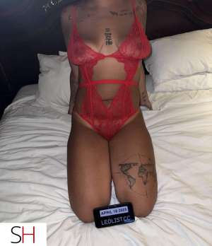 24 year old Escort in Mississauga Tight holee baby