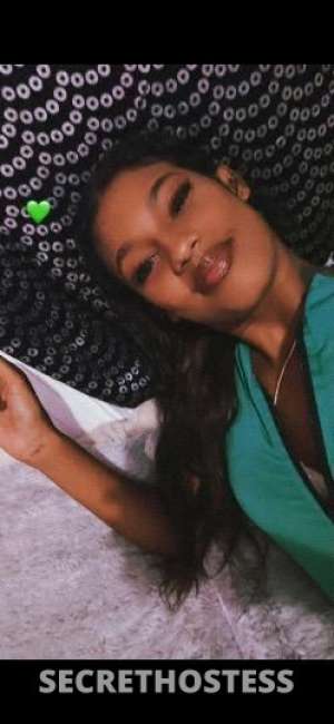 22 year old Escort in Warwick RI hay babe looking for a gold time ?/Caramel Brat??here at 