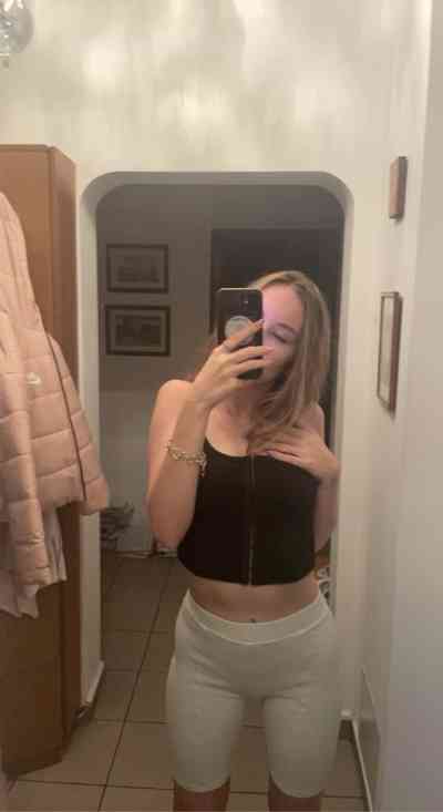 26 year old Escort in Lastovo Am available for sex hook-up, REGULARS Raw and Condom ** 