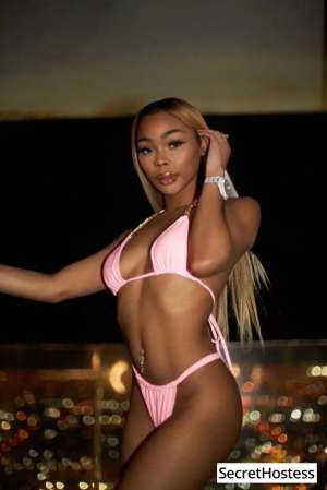 Escort model Mallia, Phoenix in Phoenix AZ