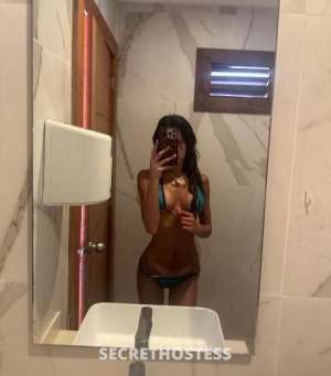 38 year old Escort in Jacksonville FL Petite brunette