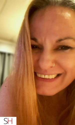 45 year old Caucasian Escort in Longueuil Good morning = a moment with me