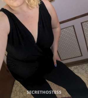 30 year old Escort in Hamilton connect with this curvy cutie with a magic mouth