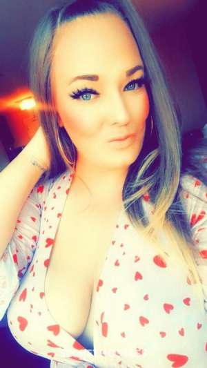 38 year old Escort in Fayetteville AR Specials today! last day! upscale bubbly blonde fun and 