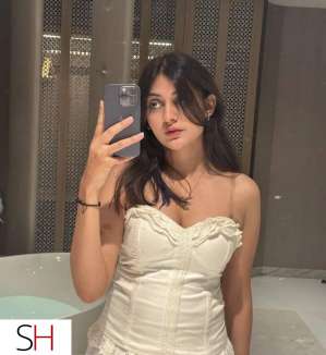 hot and classy indian girl in Brampton