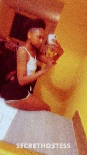 Pretty n petite in Memphis TN