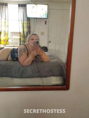 29 year old Escort in Racine WI Blue eyes and thick thighs is ready to have some fun with 