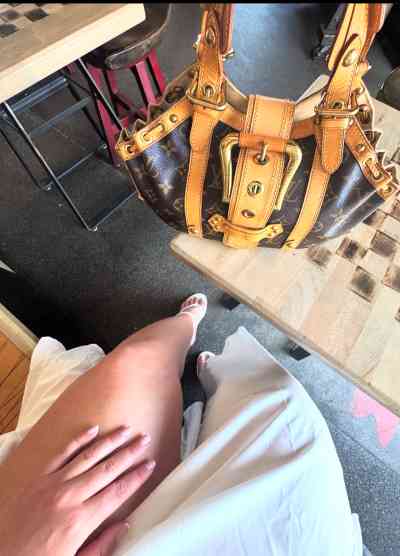 26 year old English Escort in Grays Available for sex and Massge anytime any day