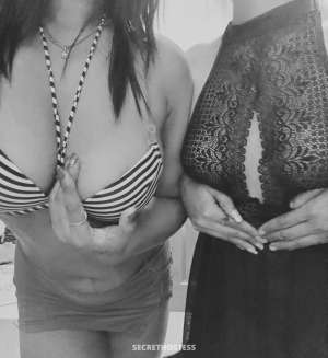 Isha &amp; sara cam &amp; meets, escort in New Delhi