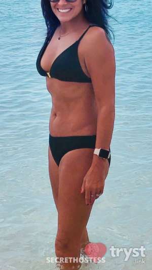 0 year old Arabic Escort in Madison WI FootGoddess - Let’s create some memories