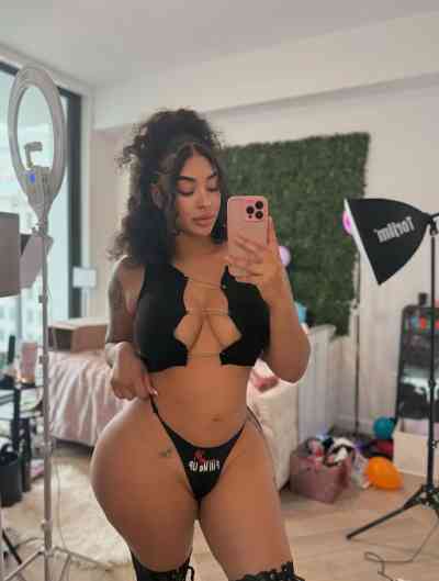 I’m available for first hookup sex and massage in Riverside CA