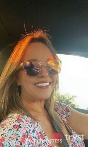 49 year old Caucasian Escort in Omaha NE Sofie Rae - All natural mature beauty