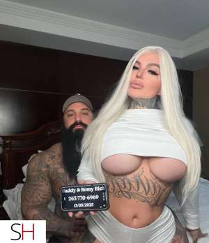 Last Day ! Hot Married Couple DP Fantasy Threesome MFM in Mississauga