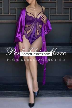 37 year old Caucasian Escort in Brussels Axelle, Agency