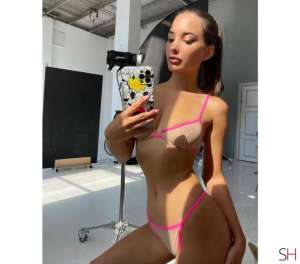 Brunette girl slim party escort Sofia 💋, Independent in Reading