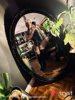 Bella Monroe - Your Squirting Goth Slüt in Greensboro NC