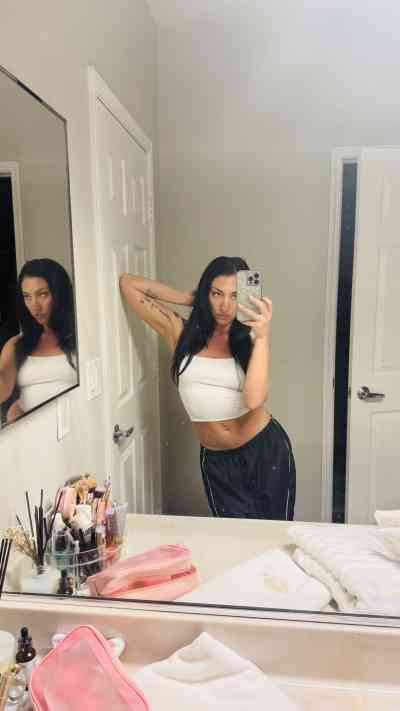 28 year old Escort in Hervey Bay Are you interested in hookup am down for hookup Daddy