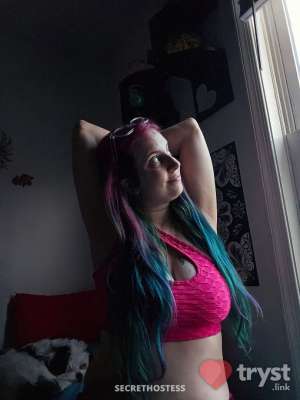 Leah - Hot MILF next door in Hampton VA