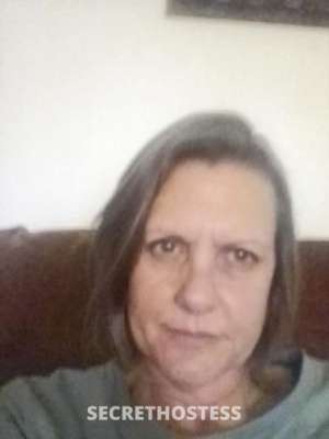 56 year old Escort in Greensboro NC Tall glass of southern water