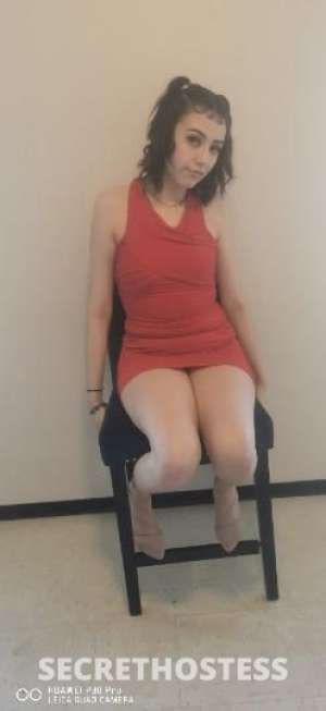 18 year old Escort in Winnipeg sexy Mariah.. right here... NO RESTRICTION... NORTHEND IN 