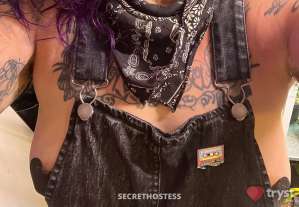 Stella Surrender - tattooed, curvy, + fun in Denver CO