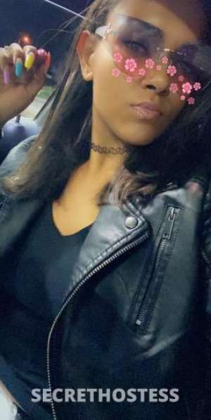 21 year old Escort in Des Moines IA Why settle for the rest WHEN IM THE BEST