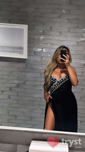 Yasmin Flores - your petite latina kinky slut in Asheville NC