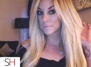 28 year old Caucasian Escort in Winnipeg Erotic juicy tights wet pussy