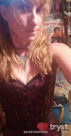 Solenne - Curvy MILF for every desire in Hartford CT