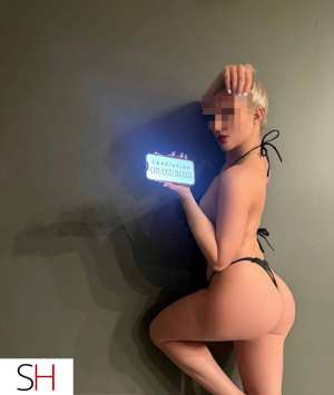 Belle blonde chaude et cochonne, femme fontaine in Repentigny