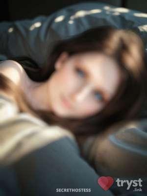 Sophia - Charming, Witty, Spontaneous in Milwaukee WI