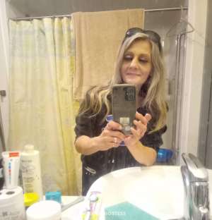 39 year old Caucasian Escort in Hamilton Fun size milf...,!!new location