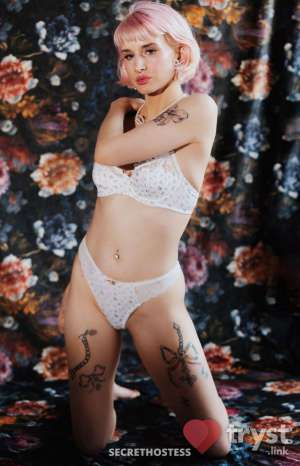 Luna S. - ethereal babe in Montreal