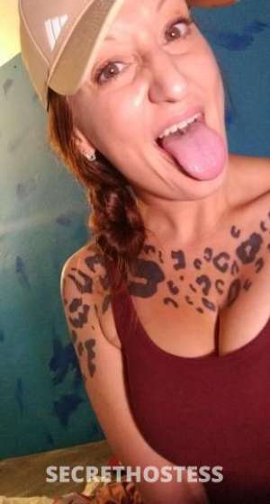 35 year old Escort in Wichita KS Legs for Days.Ass for Weeks.5'11 AMAZON Ready and 