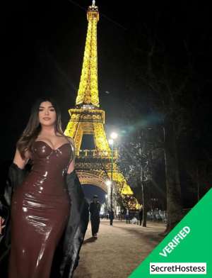 25 year old French Escort in Paris Escort model Valentina aux courbes généreuses, Paris