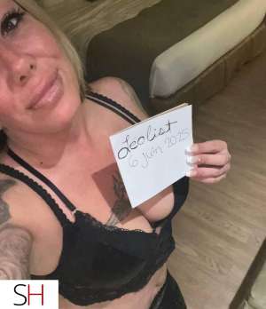 36 year old Caucasian Escort in Longueuil La milf cochonne dont tu reves