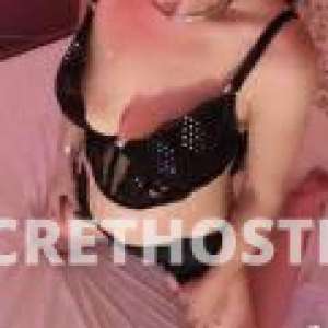 33 year old Escort in Gosford Raven haired beauty escort for INCALL ONLY, Gosford