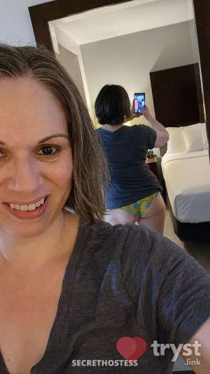 40 year old White Escort in Kirkland WA LizAnn Finnly - Soft kitty, furry kitty, purrr