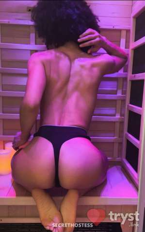 Ophilia Lee - Big Personality &amp; Tiny Waist in Vancouver