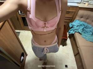 26 yr old Aussie brunette has a girlfriend if wanted a  in Cairns