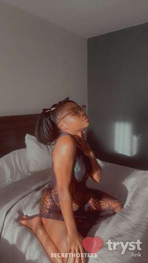 20 year old Escort in North Charleston SC Lola - Hey daddy! Small but love big