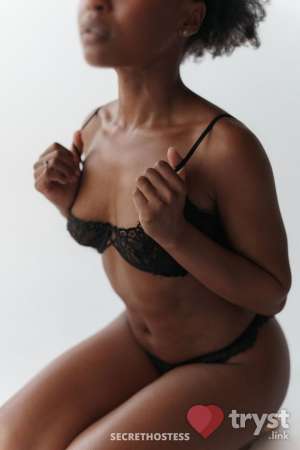 Nia Bolde - Petite and playful in Washington DC