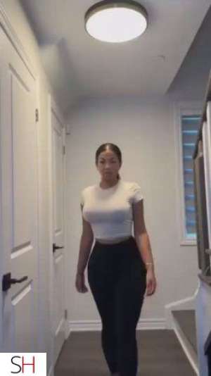 31 year old Asian Escort in Hamilton Best Sexy Sensual.Massage for men and more
