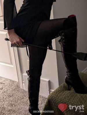 Lillyanne - Slender Auburn Siren milf in Edmonton