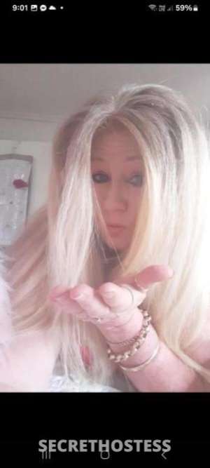 Busty blonde cougar, Greater Geelong in Geelong