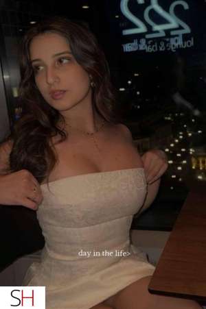 23 year old Asian Escort in Hamilton i'm new student here available for hotty services