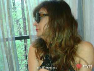 Sophia - Sensual Well Endowed Cleavage in Manhattan NY