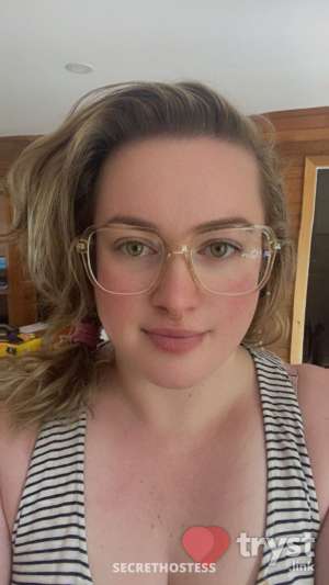 30 year old Escort in Campbell River Hazel Quinn - Nerdy &amp; Naughty. Flirty &amp; Fun