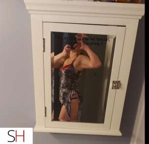 37 year old Caucasian Escort in Comox Valley Canada Day